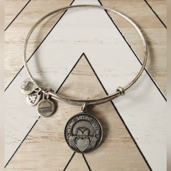 Alex & Ani Claddagh Charm Bracelet, LOVE,FRIENDSHIP,LOYALTY - Picture 6 of 8